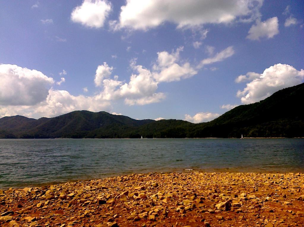 Watauga lake